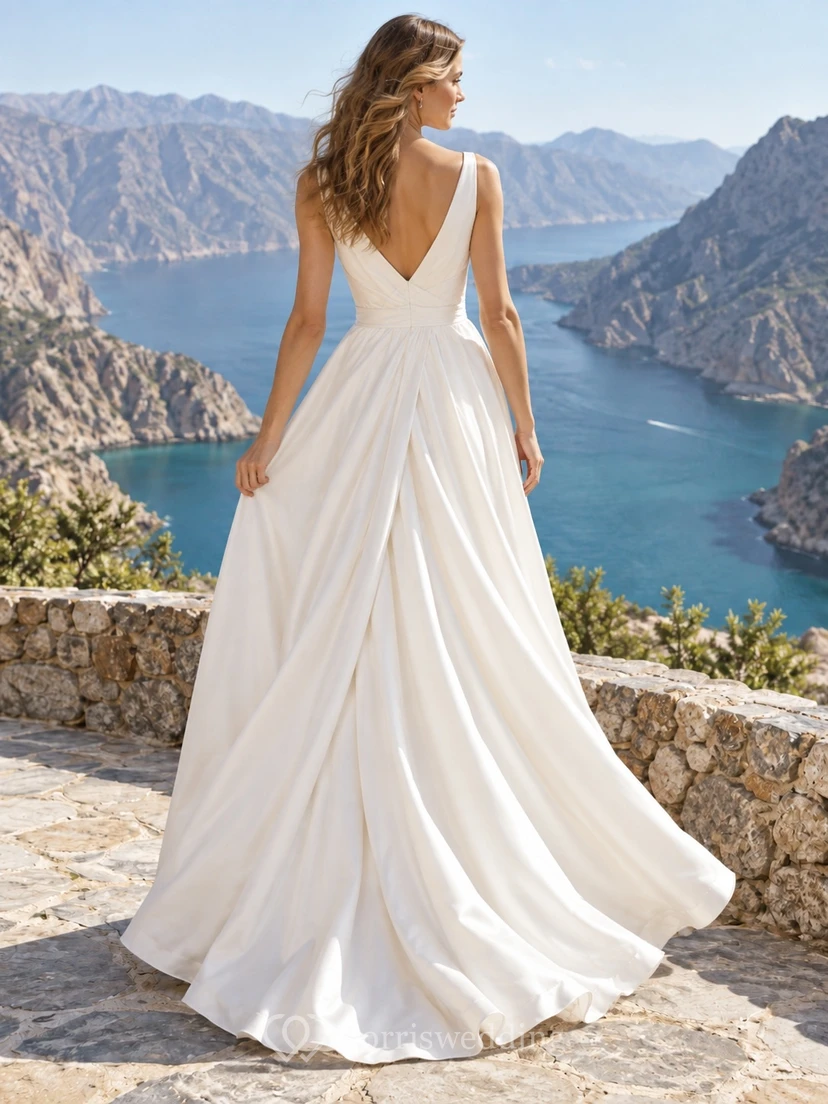 Vestido de novia sencillo de gasa con escote en V, corte en A y abertura cruzada view 2