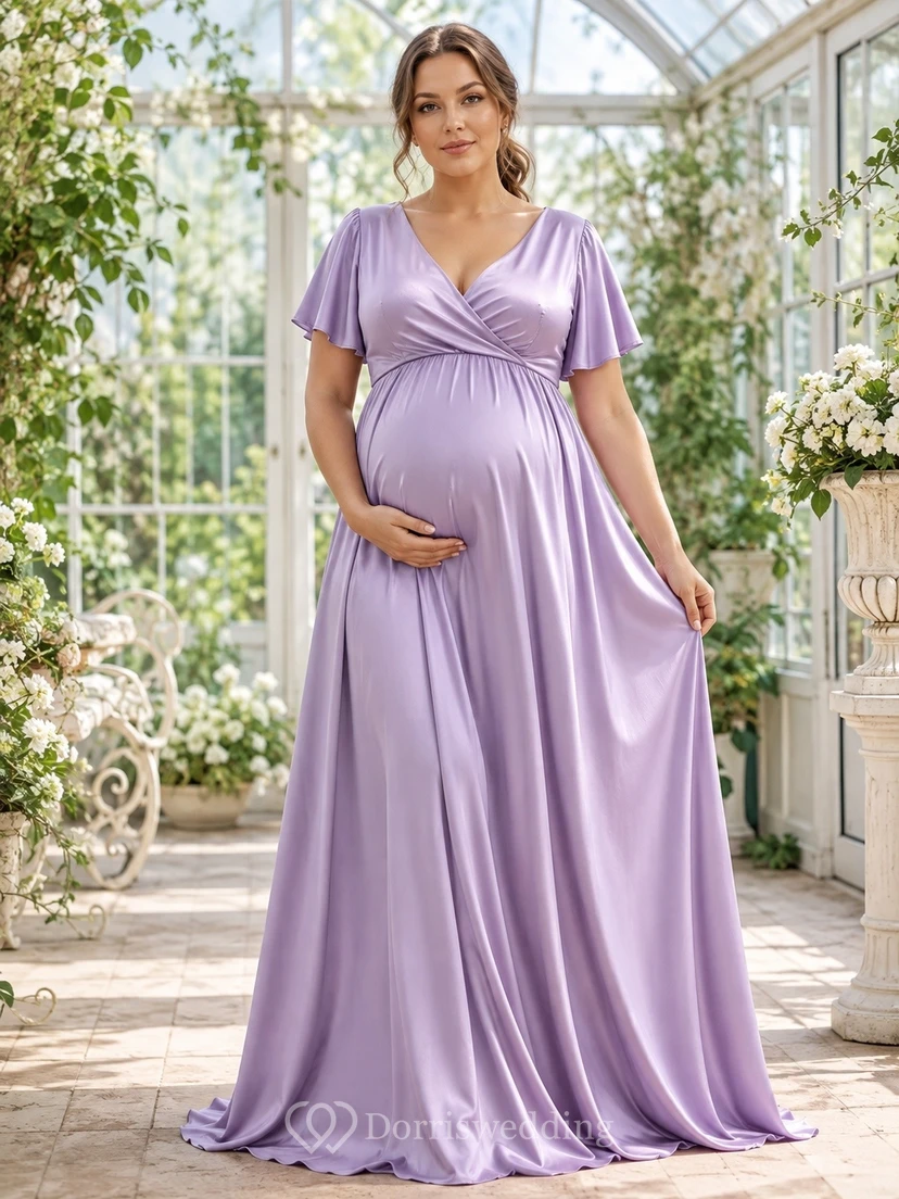 Lila Umstands-Maxikleid mit flatternden Ärmeln und Empire-Taille