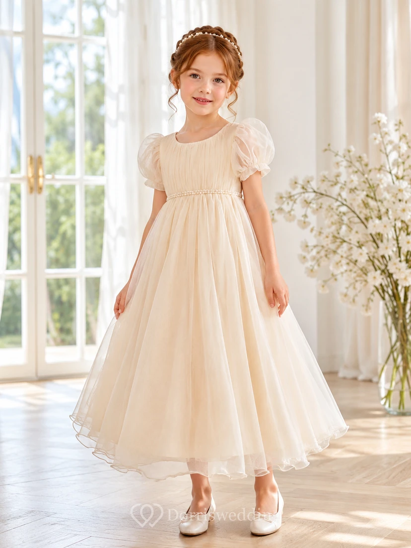 Klassisches A-Linien-Kleid aus Tüll mit Schleife für Blumenmädchen, kurzen Ärmeln, Rundhalsausschnitt, wadenlangem Rock und Schleifendetail.