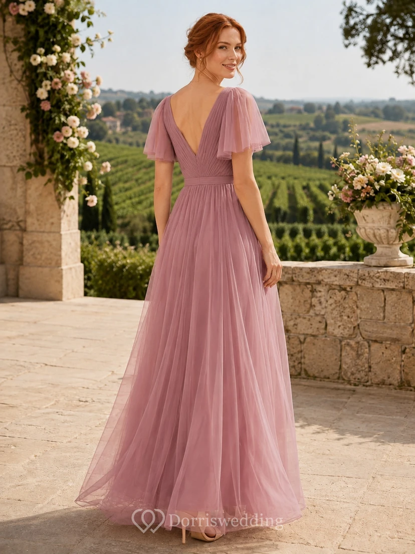 Robe de demoiselle d'honneur longue en mousseline rose poudré, col en V, manches papillon, coupe trapèze, en mousseline, couleur rose poudré view 2