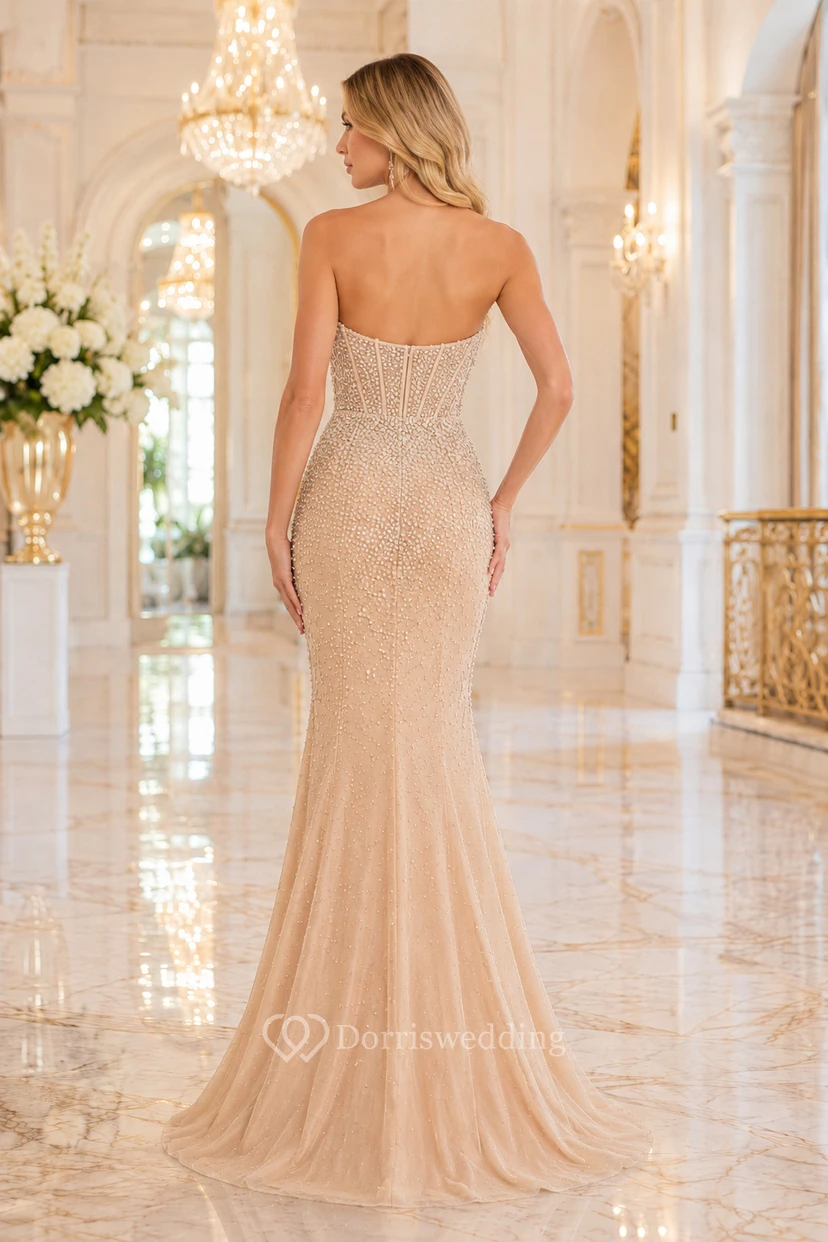 Champagnerfarbenes, paillettenbesetztes, trägerloses Meerjungfrauen-Abendkleid view 2