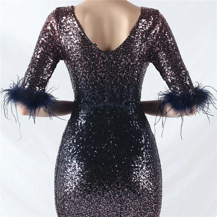 Robe de soirée artisanale à manches longues ornée de plumes d'autruche et de perles dégradées view 7