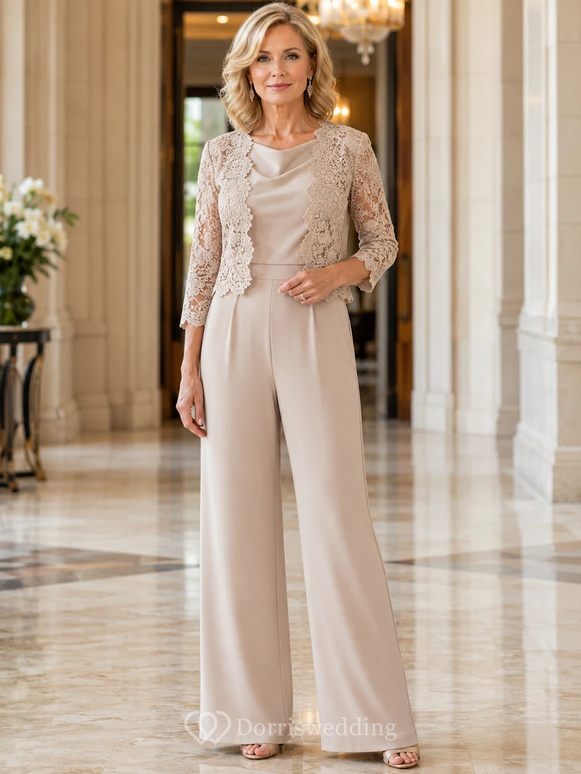 Champagnerfarbener Jumpsuit aus Spitze mit Rundhalsausschnitt und weitem Bein