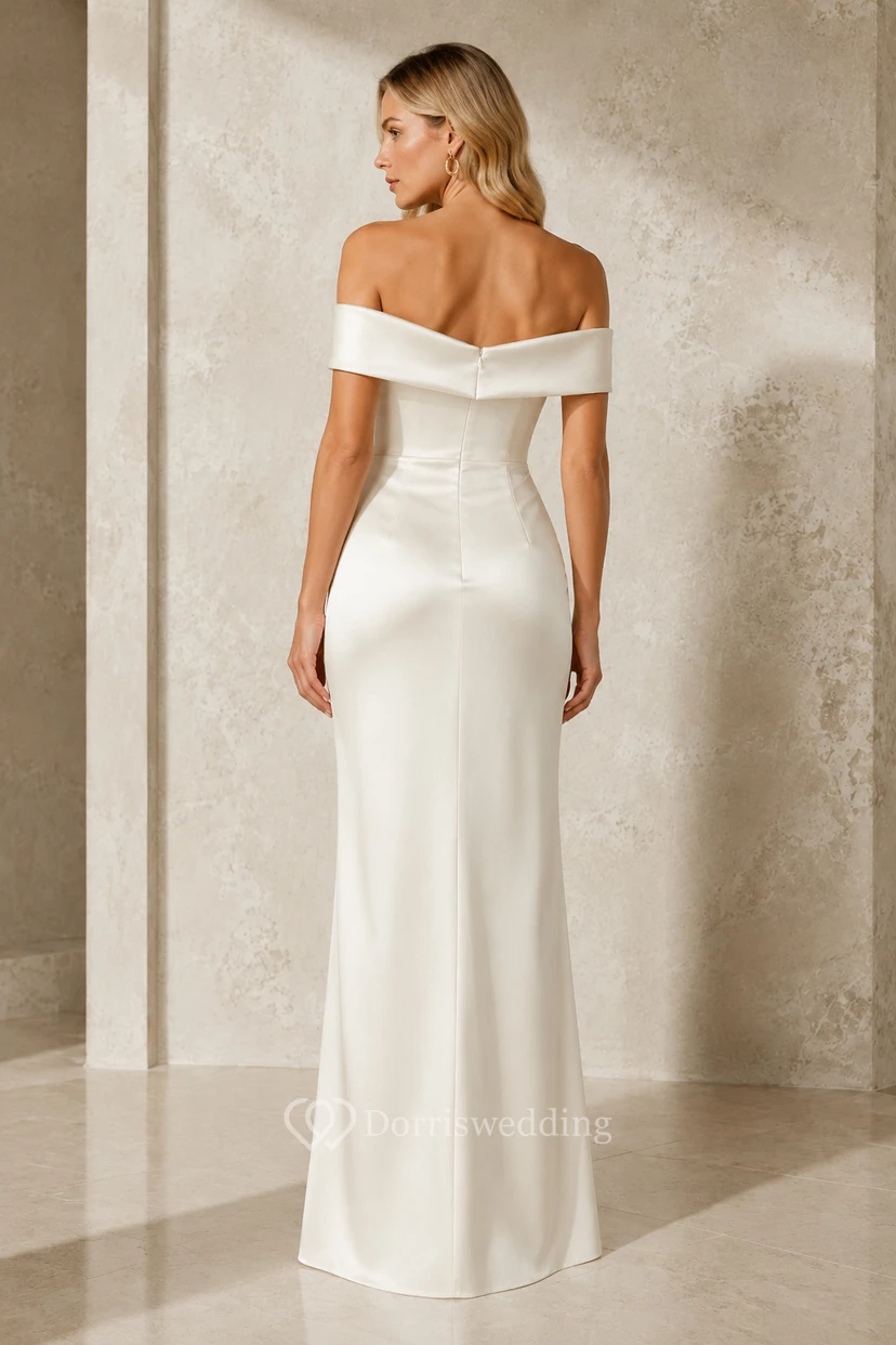 Elfenbeinfarbenes, schulterfreies Abendkleid aus Satin mit Schlitz view 2