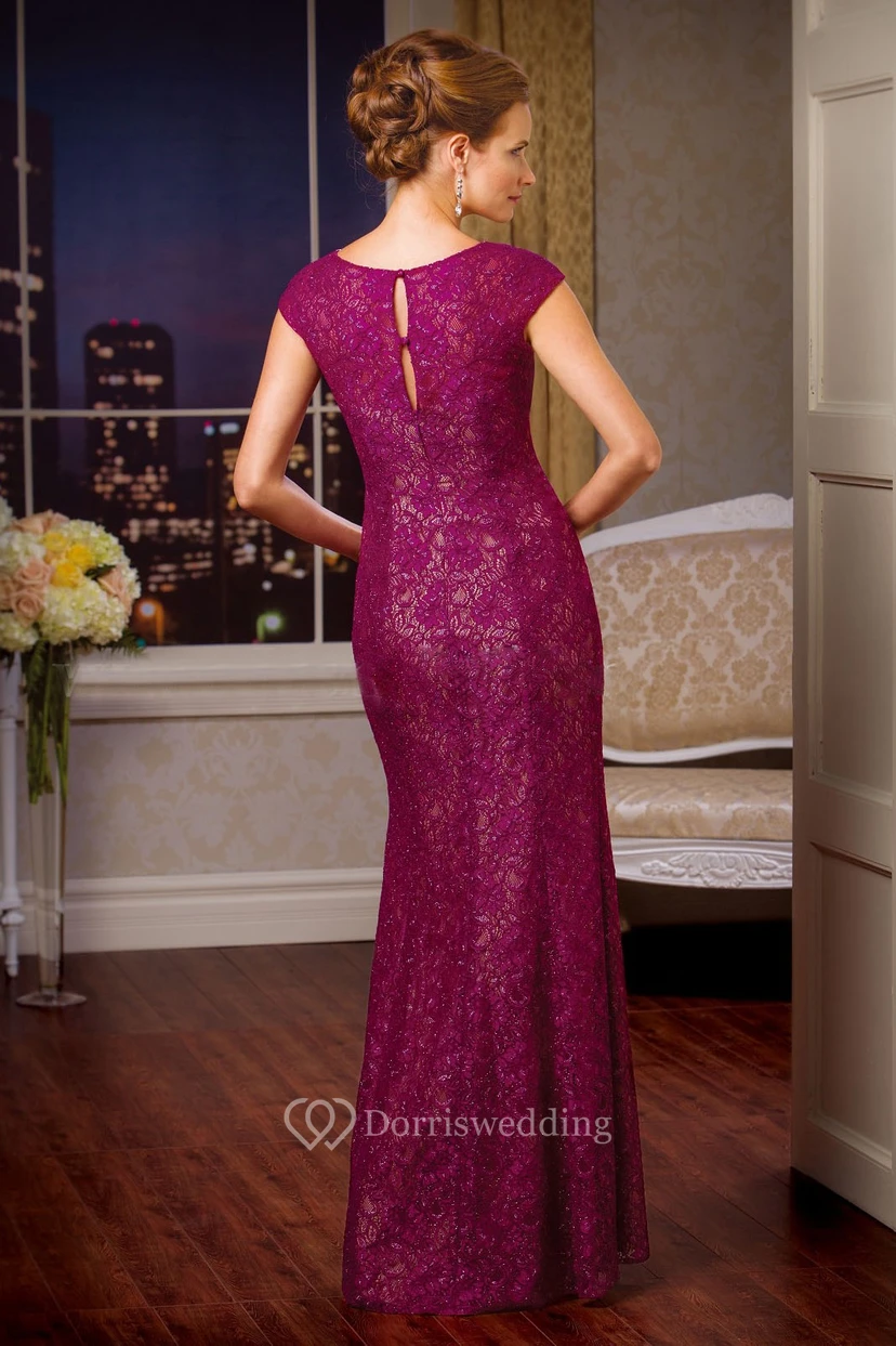 Langes Spitzenkleid mit kurzen Ärmeln und Schlüssellochausschnitt am Rücken – perfekt für die Mutter der Braut. view 2