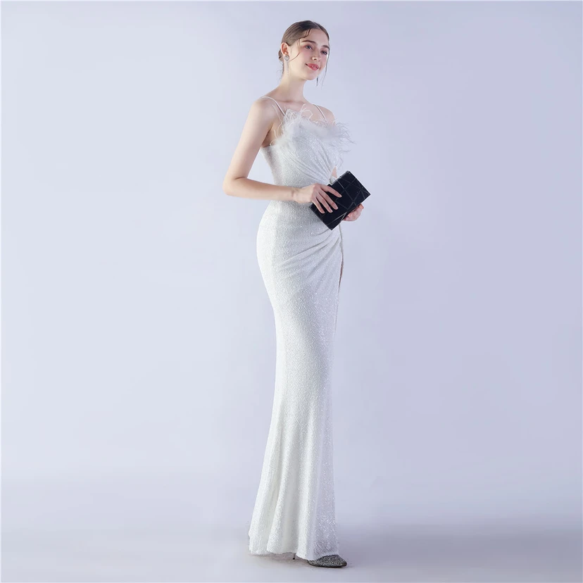 Vestido de noche de alta gama para bodas, con flores y detalles de plumas de avestruz. view 76