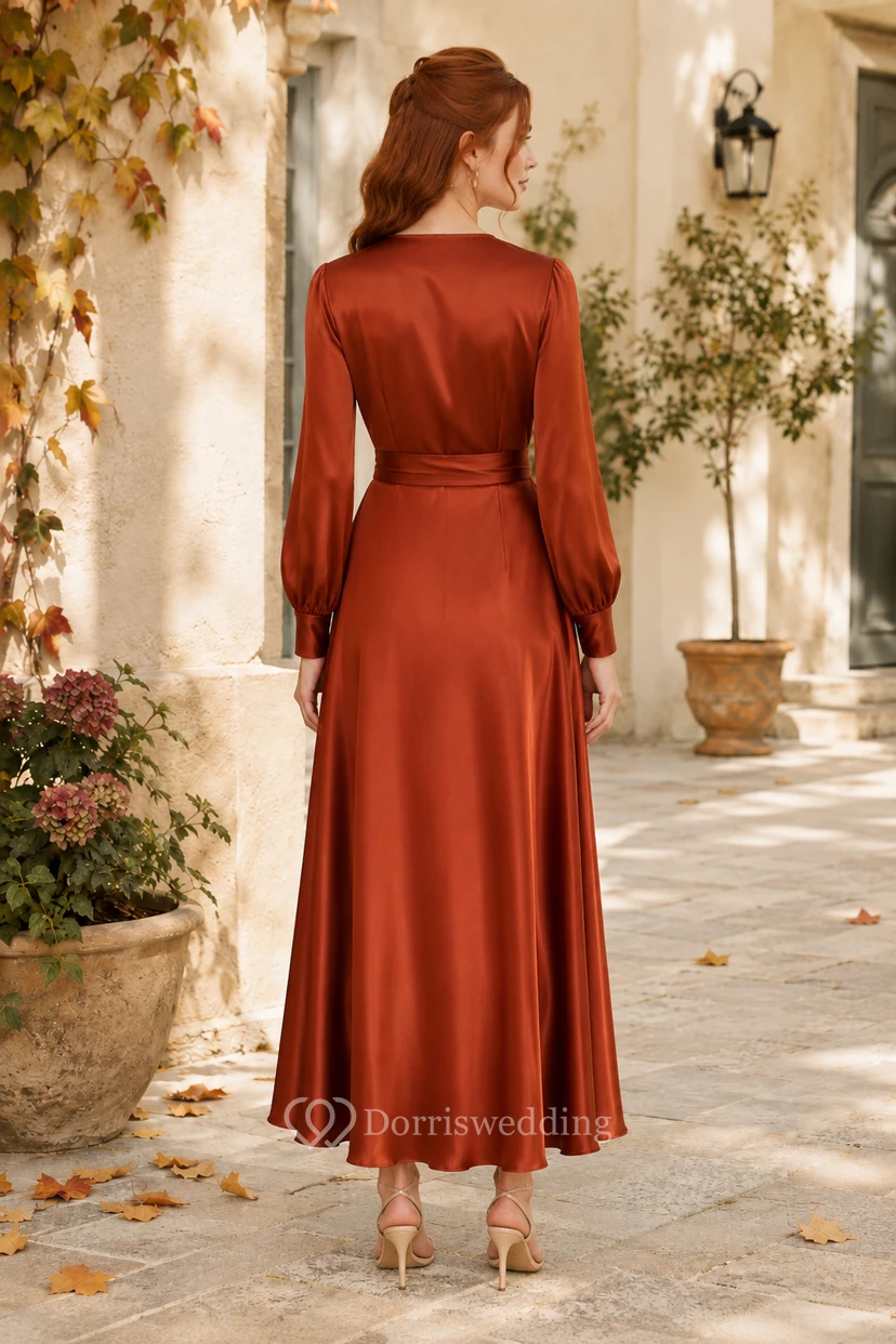 Vestido de invitada de boda color óxido, satén, corte en A, escote en V, manga larga, largo midi. view 2