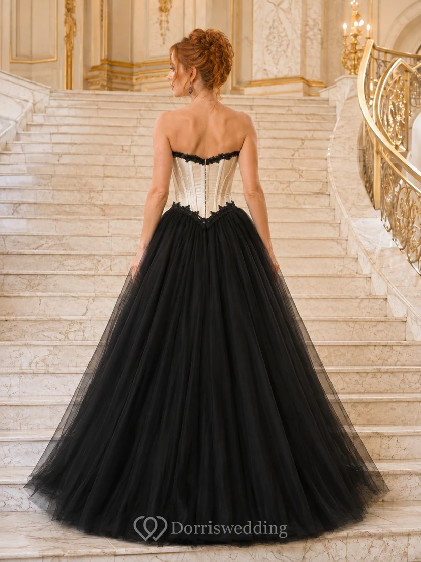 Schwarzes, korsettiertes Ballkleid mit Herzausschnitt, ärmellos, bodenlang, romantisches Kleid aus Tüll view 2