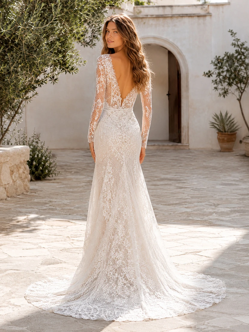 Robe de mariée sirène luxueuse en dentelle florale à col V, manches longues et col V, avec traîne balayée. view 2