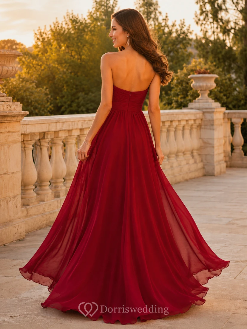 Vestido de noche rojo de gasa con escote corazón y corte en A view 2