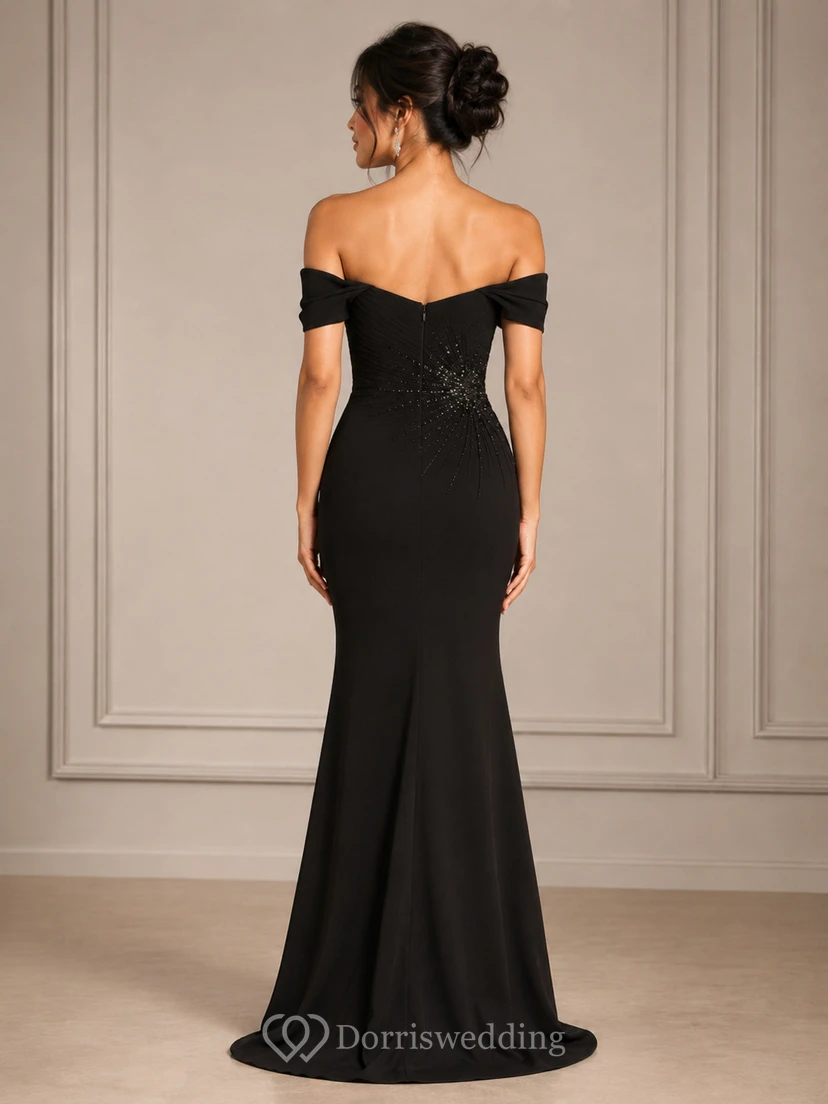 Meerjungfrauen-Abendkleid aus Satin mit schulterfreiem, ärmellosem Design, perlenbesetzten Raffungen und bodenlanger Silhouette view 2