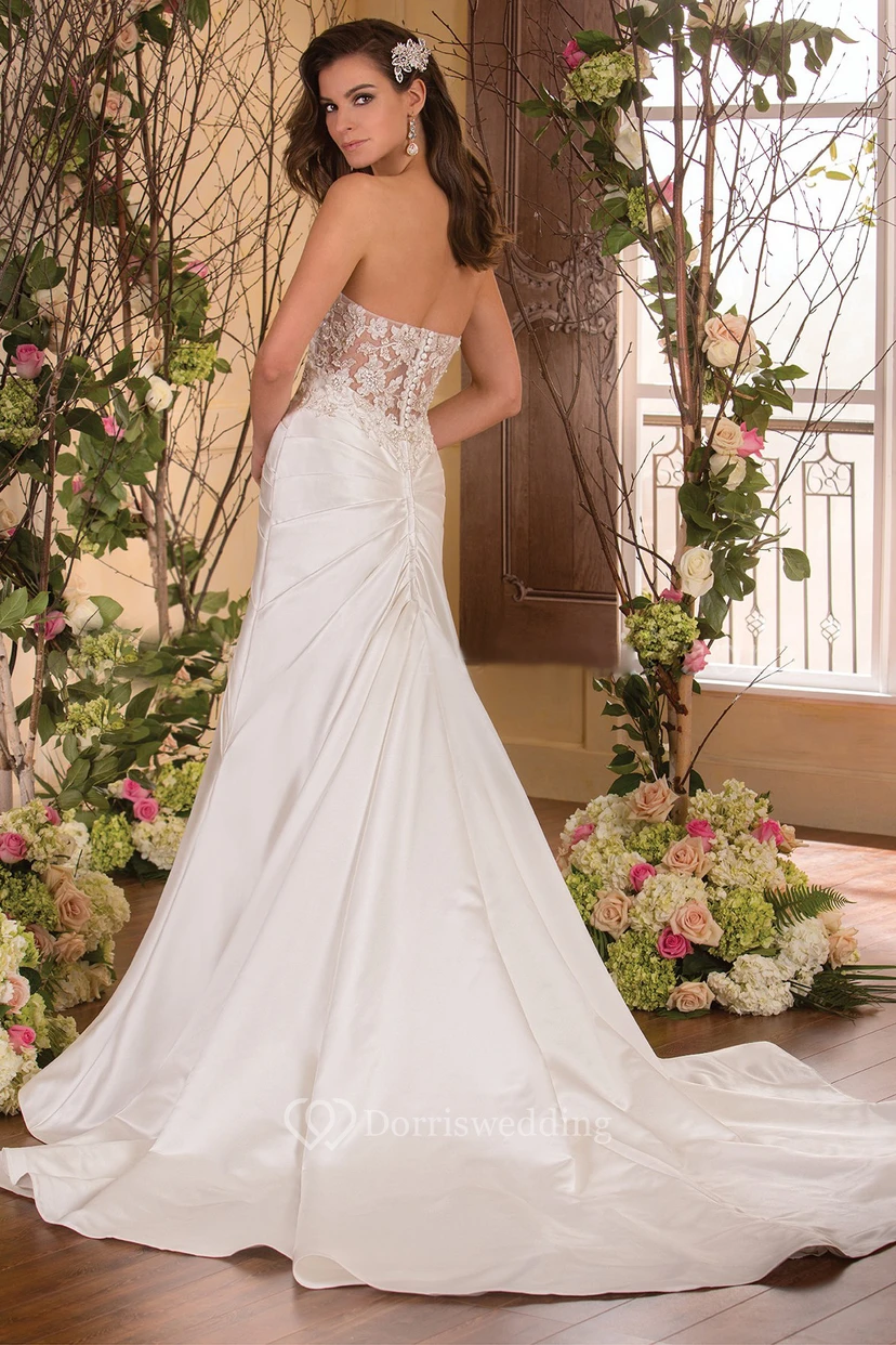 Meerjungfrauenkleid mit Herzausschnitt, verziert mit Juwelen und Applikationen view 2