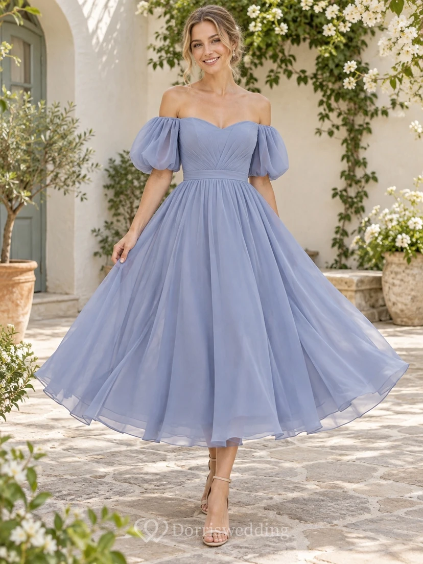 Teelanges, periwinkelfarbenes Chiffon-Brautjungfernkleid mit schulterfreiem Blick, Puffärmeln und herzförmigem Dekolleté