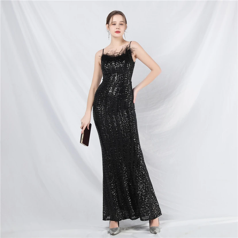 Robe de soirée de luxe ornée de plumes d'autruche et de sequins, idéale pour un banquet. view 5
