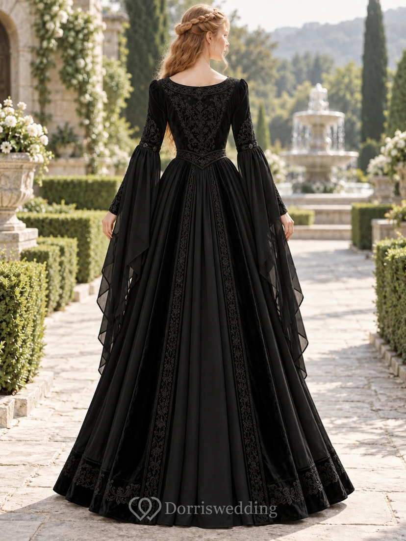 Gotisches mittelalterliches schwarzes Abendkleid mit langen Ärmeln, U-Boot-Ausschnitt und drapierten Spitzenmanschetten view 2