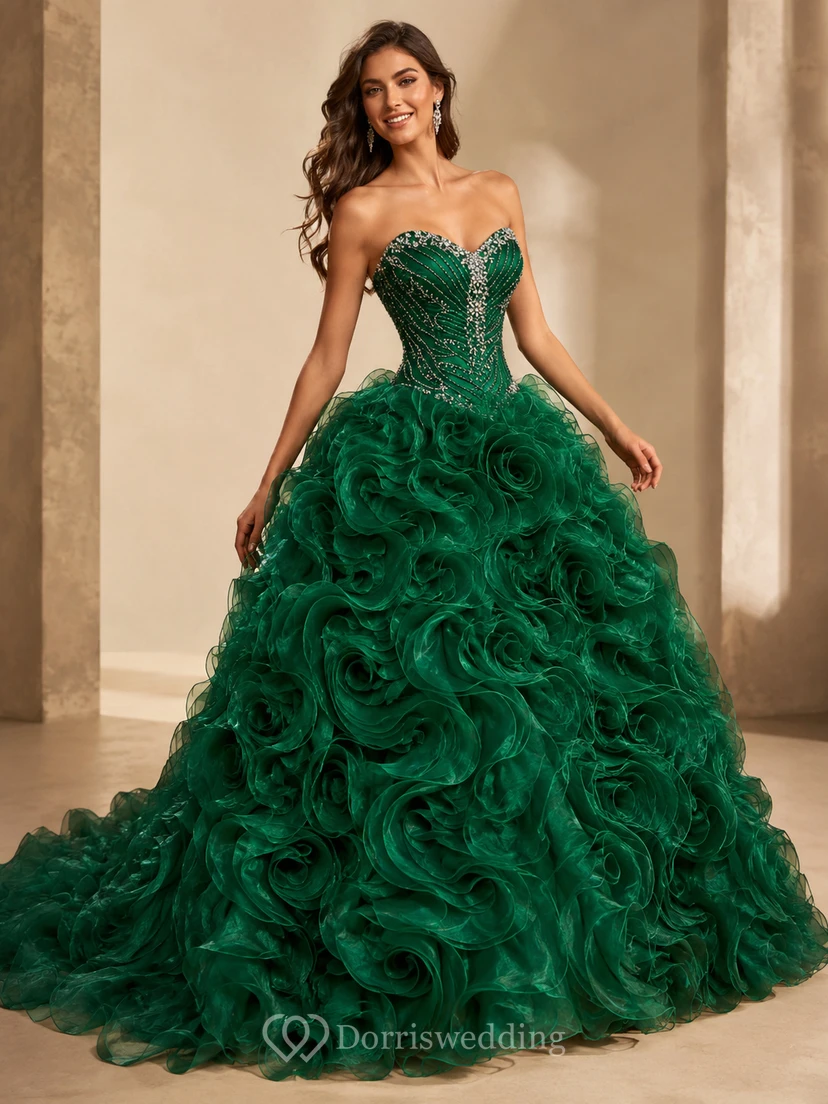 Vestido largo de organza con escote corazón, bordado floral, cola de cepillo, cremallera y cordones en la espalda. view 3