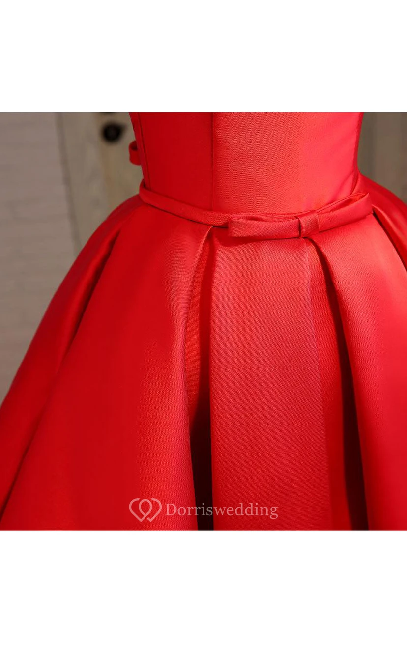 Trägerloses rotes kurzes Ballkleid mit Falten view 2