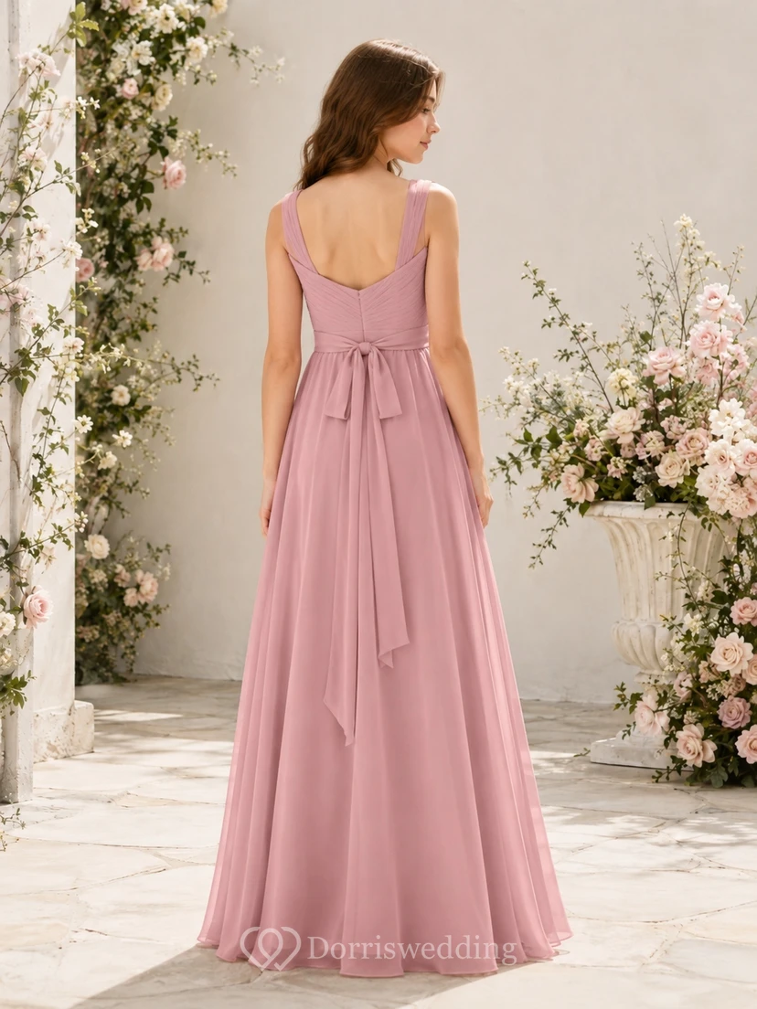 Vestido de dama de honor juvenil color rosa empolvado, corte en A, sin mangas, con detalle de fajín, estilo romántico. view 2