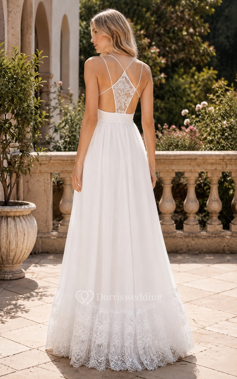 Robe de mariée blanche à fines bretelles en dentelle et tulle, coupe trapèze view 2
