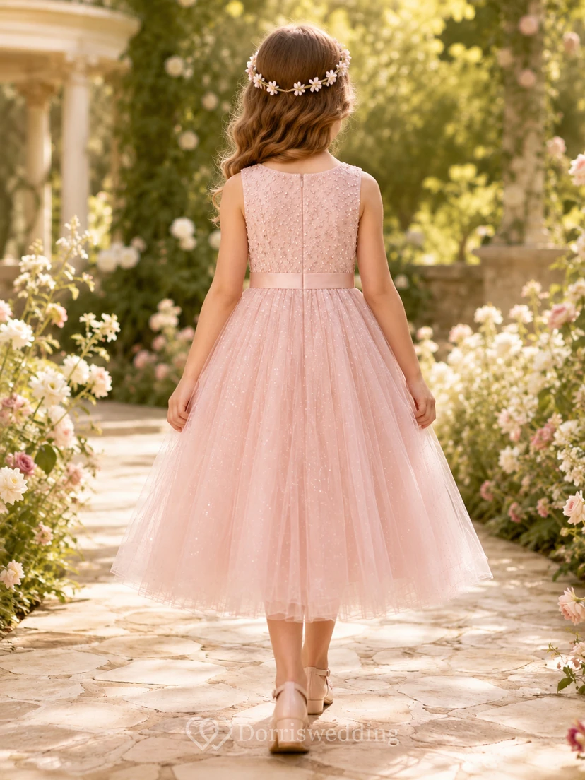 Robe de demoiselle d'honneur en dentelle rose poudré et tulle, coupe trapèze, manches courtes, col rond, longueur thé view 2