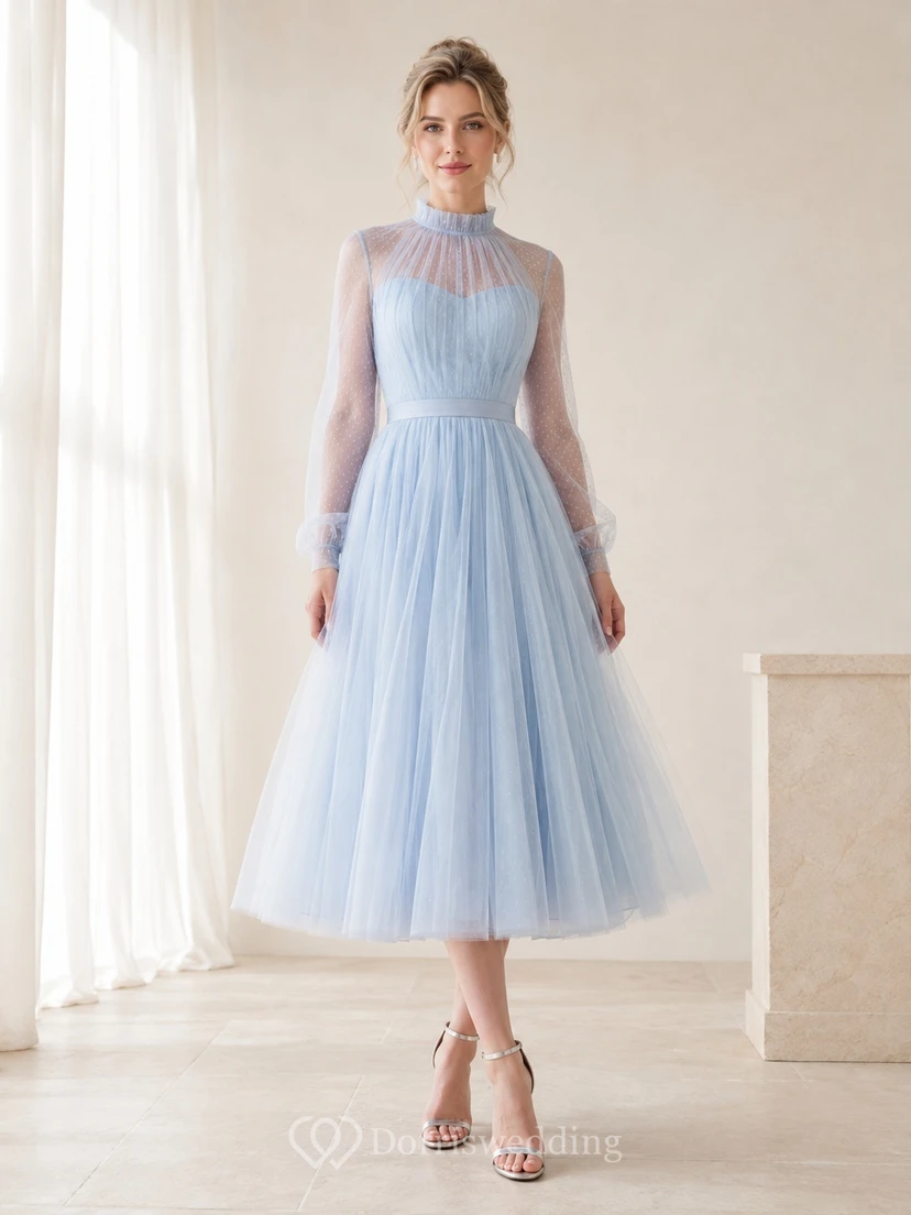 Himmelblaues Tüll-Illusions-Abendkleid mit langen Ärmeln, hohem Kragen und Teelänge