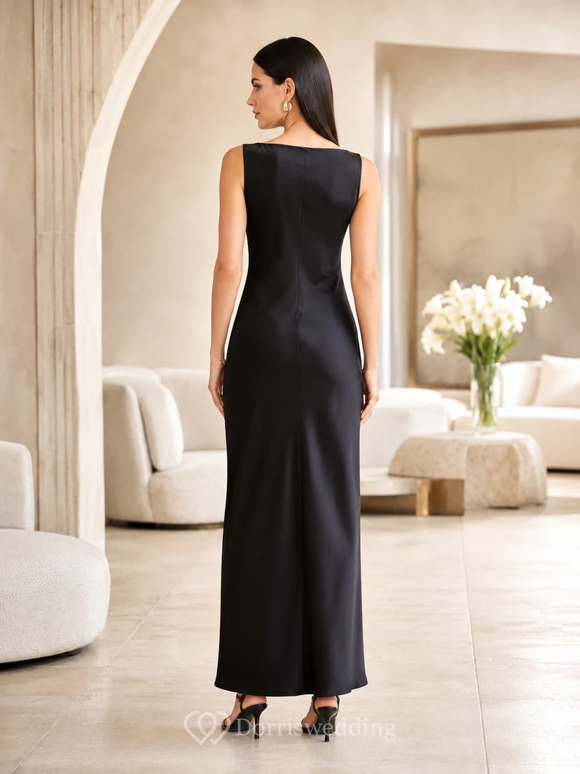 Robe de soirée élégante noire à col bateau et coupe fourreau minimaliste en satin noir, coupe fourreau. view 2