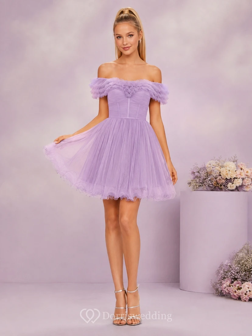 Robe de cocktail élégante courte/mini en tulle lavande, coupe babydoll, style trapèze, idéale pour les fêtes de fin d'année.