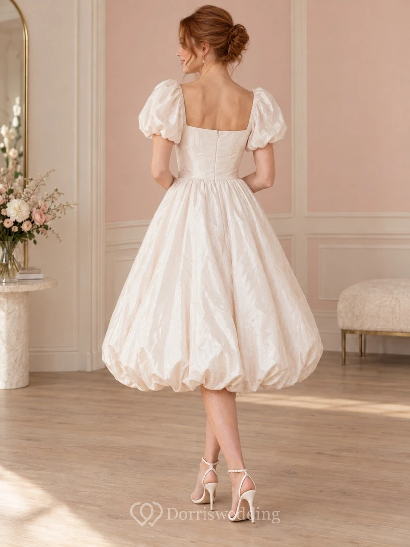 Robe de mariée mi-longue à col carré, manches bouffantes et ourlet froncé view 2