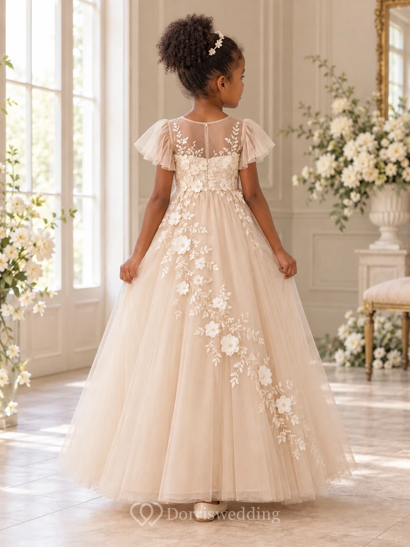 Robe de demoiselle d'honneur champagne à fleurs, coupe trapèze, en tulle, manches papillon, longueur au sol, ornée d'appliqués et d'un col illusion. view 2