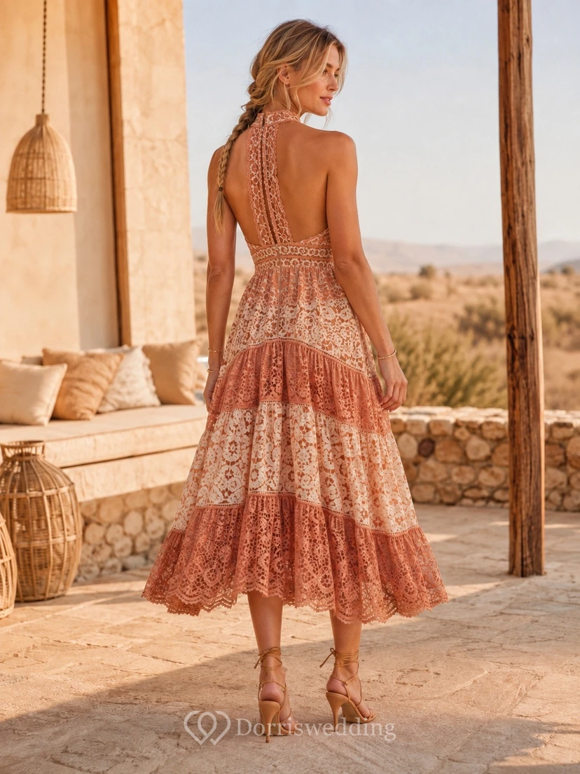 Vestido largo hasta los tobillos de gasa color óxido con escote en V y mangas cortas con volantes, estampado floral y cuello en V. view 2