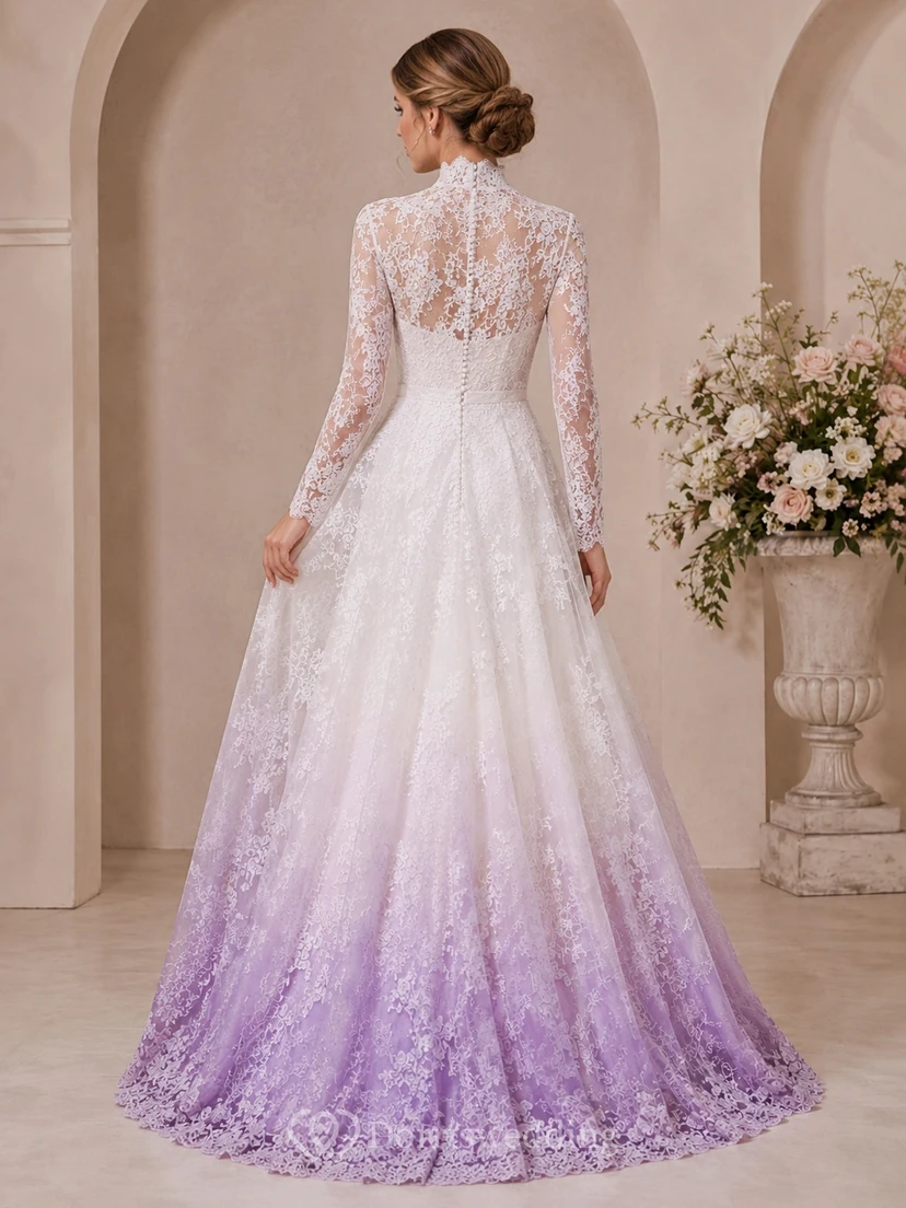 Lavendelfarbenes Ombré-Brautkleid in A-Linie aus Spitze mit hohem Kragen, langen Ärmeln und Kapellenschleppe, schlicht und elegant view 2