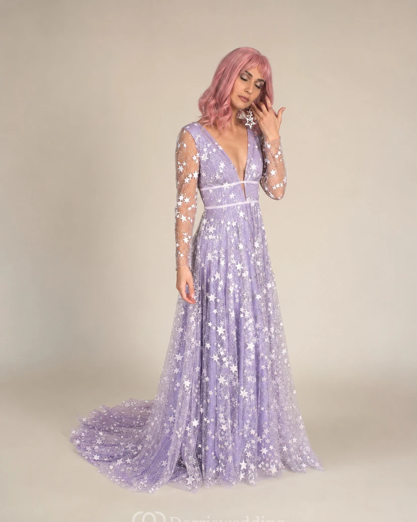 Vestido sencillo azul con estrellas celestiales de tul estilo bohemio y lentejuelas brillantes. view 10