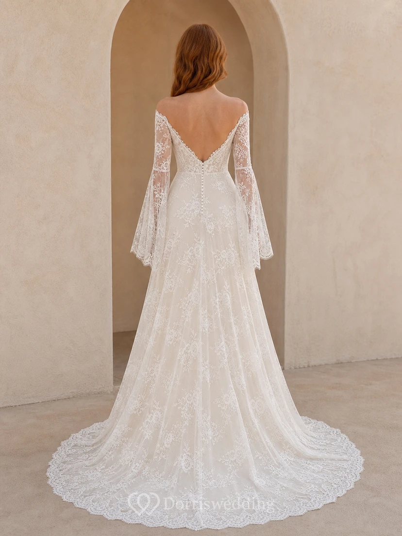 Vestido de novia de encaje estilo bohemio con mangas largas acampanadas, hombros descubiertos y corte en A, ideal para bodas en capilla. view 2