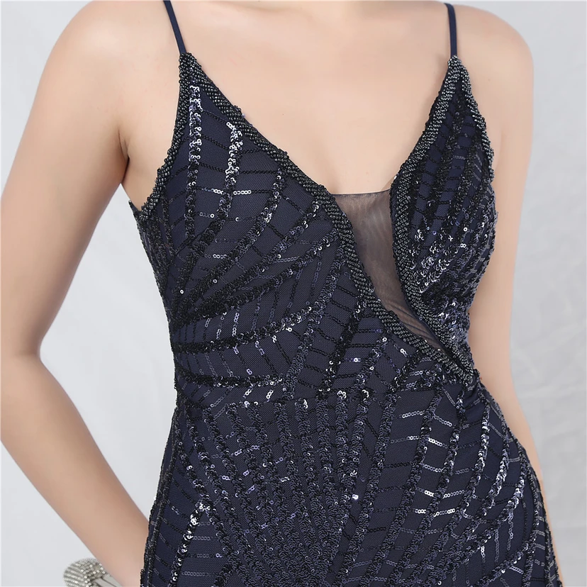 Robe de soirée longue à bretelles en maille transparente ornée de perles et de sequins view 17