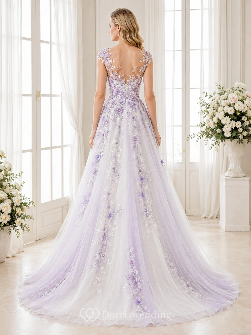 Lavendelfarbenes Brautkleid aus Tüll in A-Linie mit Blumenmuster, V-Ausschnitt, kurzen Ärmeln und Kapellenschleppe view 2