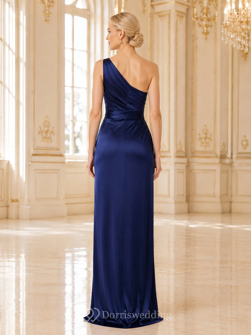 Vestido tubo largo de satén azul medianoche con un solo hombro view 2