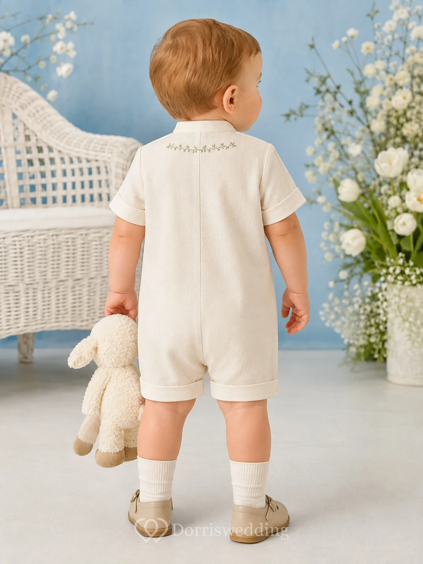 Bezaubernder elfenbeinfarbener Kurzarm-Baby-Tauf-Strampler mit Blumenstickerei view 2