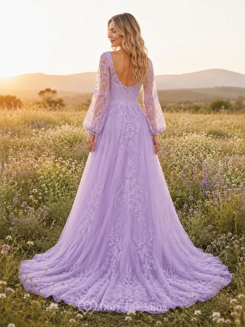 Robe de mariée violette bohème à manches longues en dentelle et tulle, coupe trapèze view 2