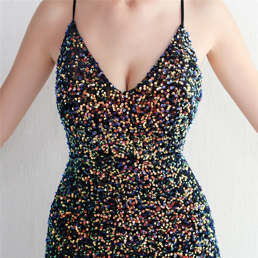 Paillettenbesetztes Abendkleid mit Samtsaum, langen Trägern und schmaler Silhouette für elegante Bankette view 36