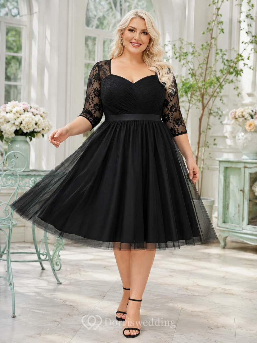 Vestido de cóctel negro de corte A, largo hasta la rodilla, con escote corazón, mangas tres cuartos, tul, encaje, pliegues, cremallera en la espalda y escote barco.