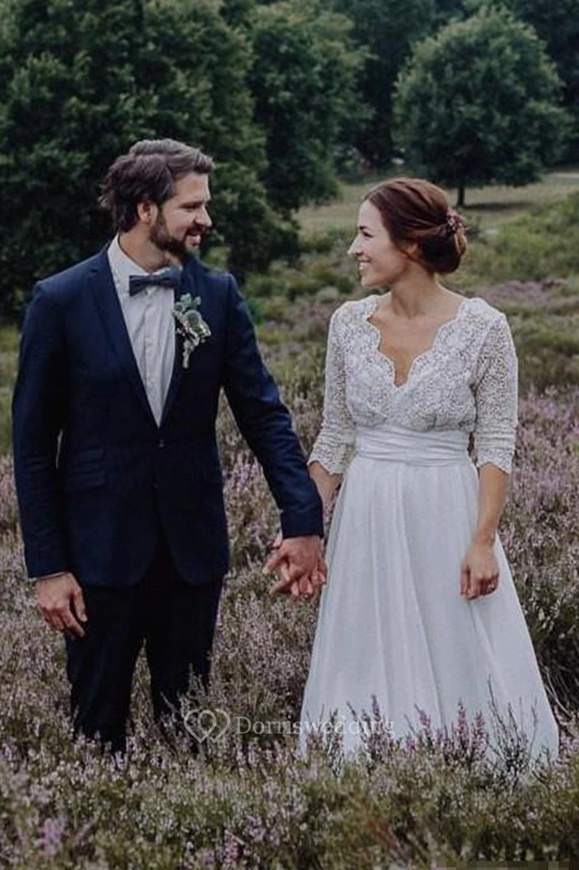 Robe de mariée vaporeuse en mousseline et dentelle, manches 3/4 festonnées et froncées view 4