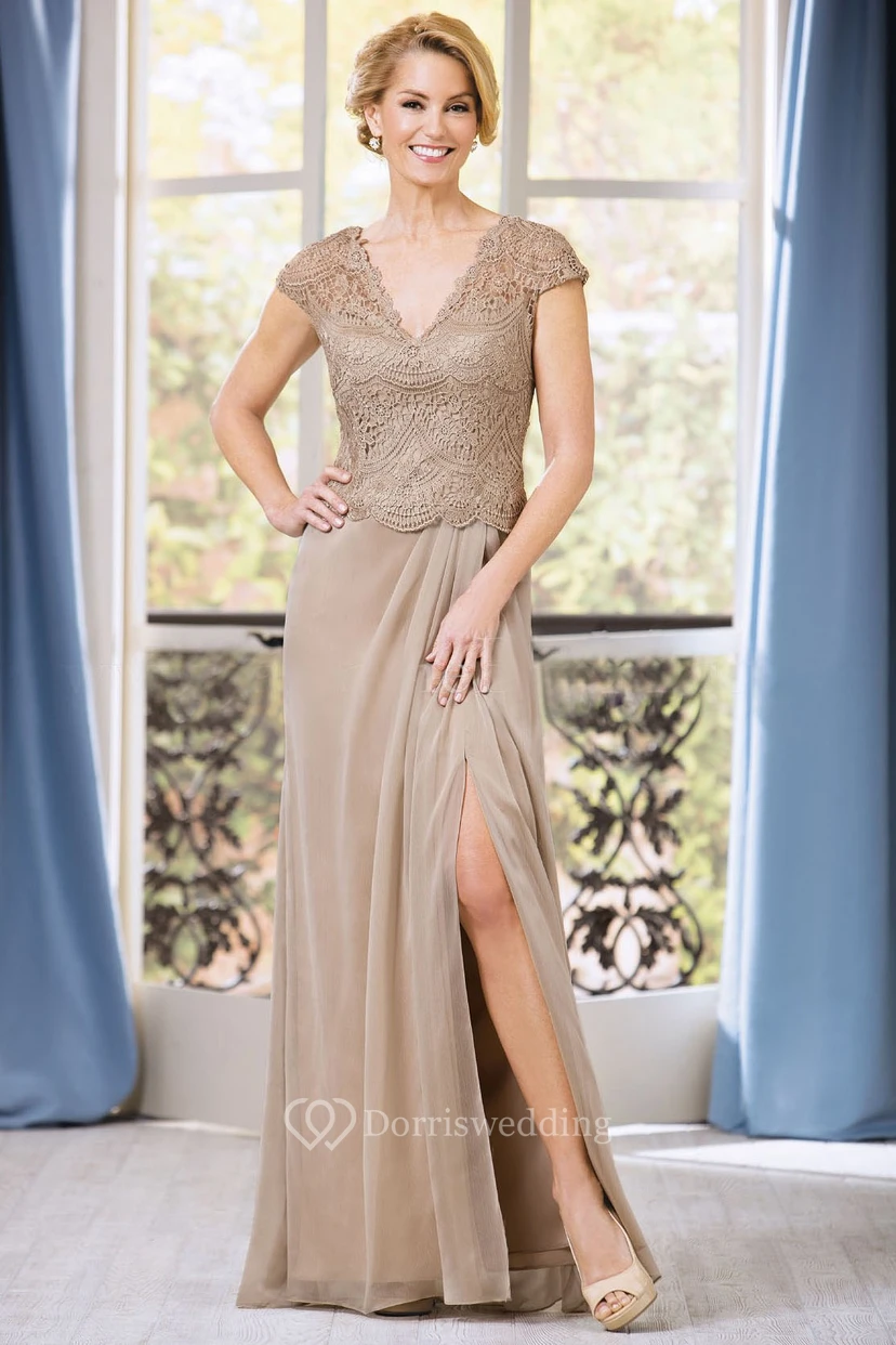 Langes, ärmelloses Brautmutterkleid mit V-Ausschnitt, vorderem Schlitz und Spitze