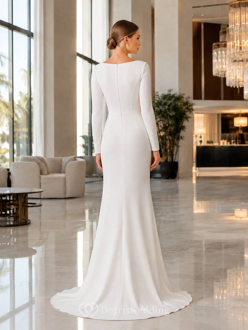 Vestido de novia minimalista de satén, corte recto, escote barco, manga larga, cola larga. view 2