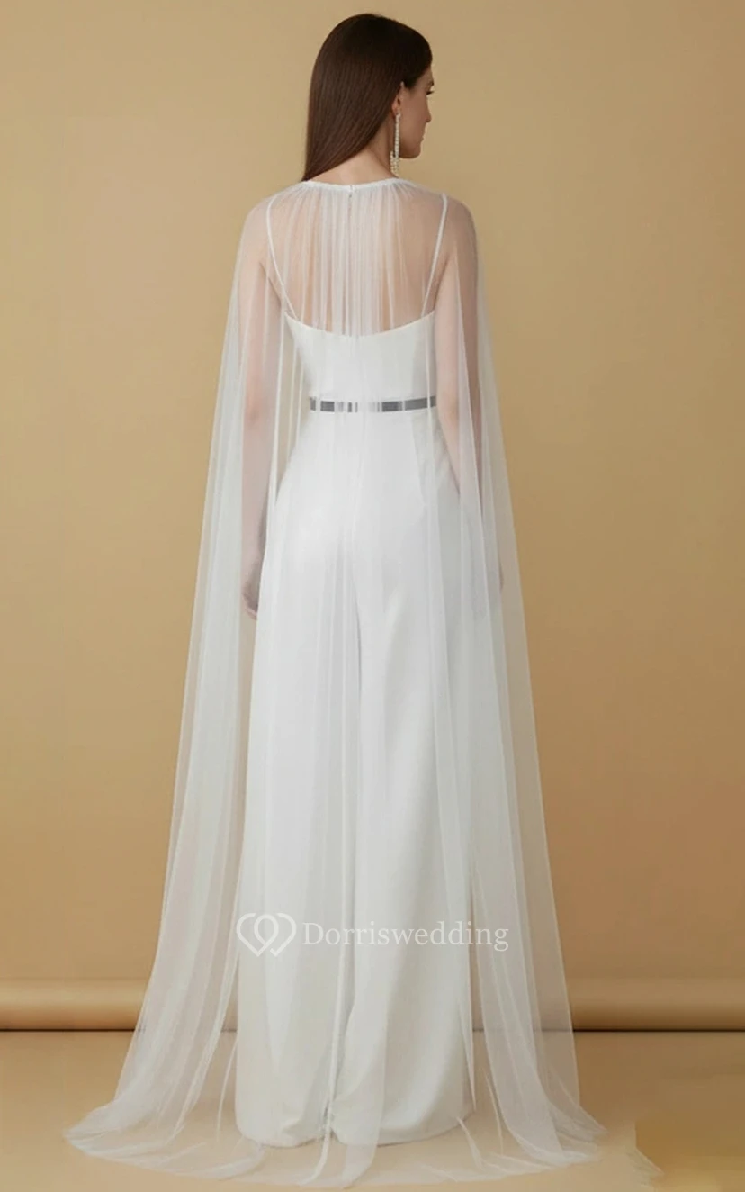 Combinaison de mariage sans manches à col en V et jambes larges avec cape en tulle view 2