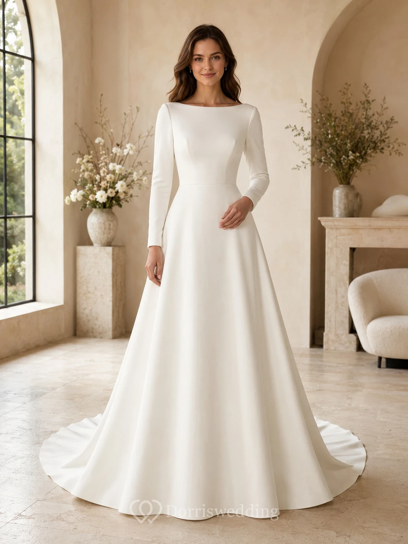 Robe de mariée simple en satin, coupe trapèze, manches longues et ourlet bateau, longueur au sol.