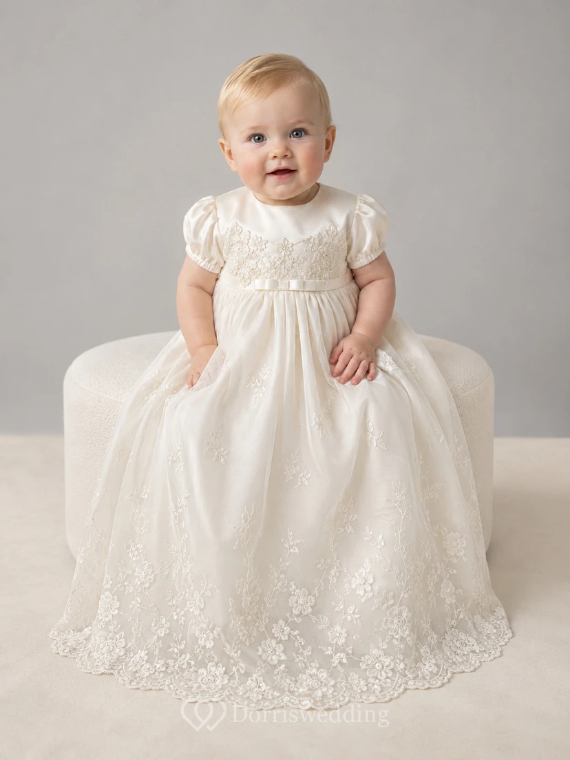 Vestido de bautizo para bebé con mangas abullonadas, corte en A, falda de satén y encaje, elegante, romántico, adorable, con detalles de joyas y manga corta.
