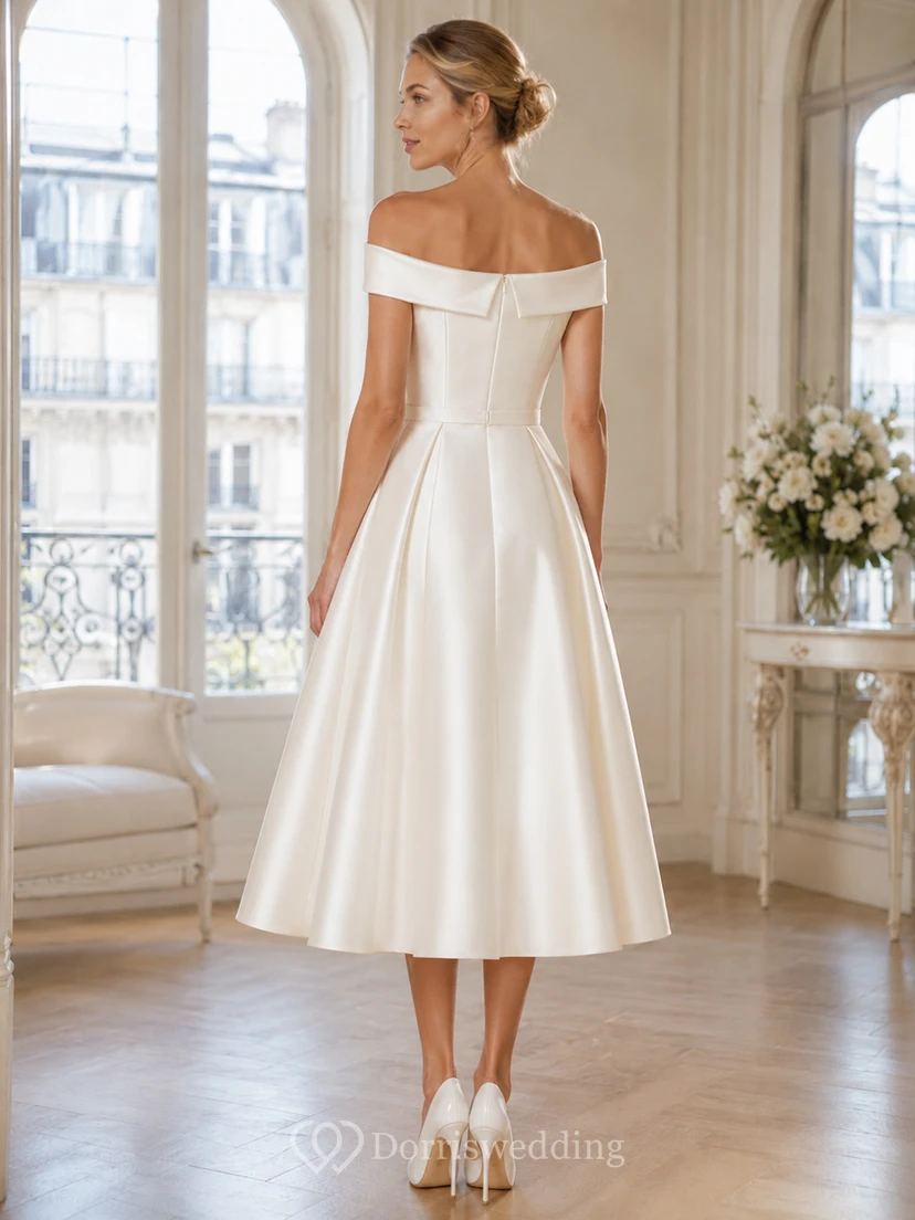 Vestido de recepción nupcial clásico de satén vintage, corte en A, largo hasta la rodilla y hombros descubiertos. view 2