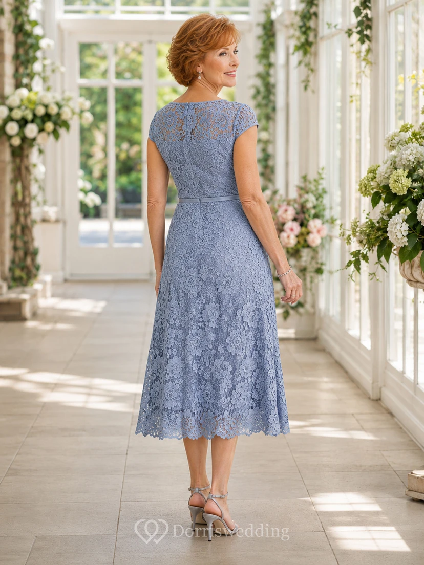 Stahlblaues, elegantes Cocktailkleid in Teelänge mit U-Boot-Ausschnitt, kurzen Ärmeln, Spitze und ausgestelltem Rock – perfekt für die Großmutter der Braut view 2