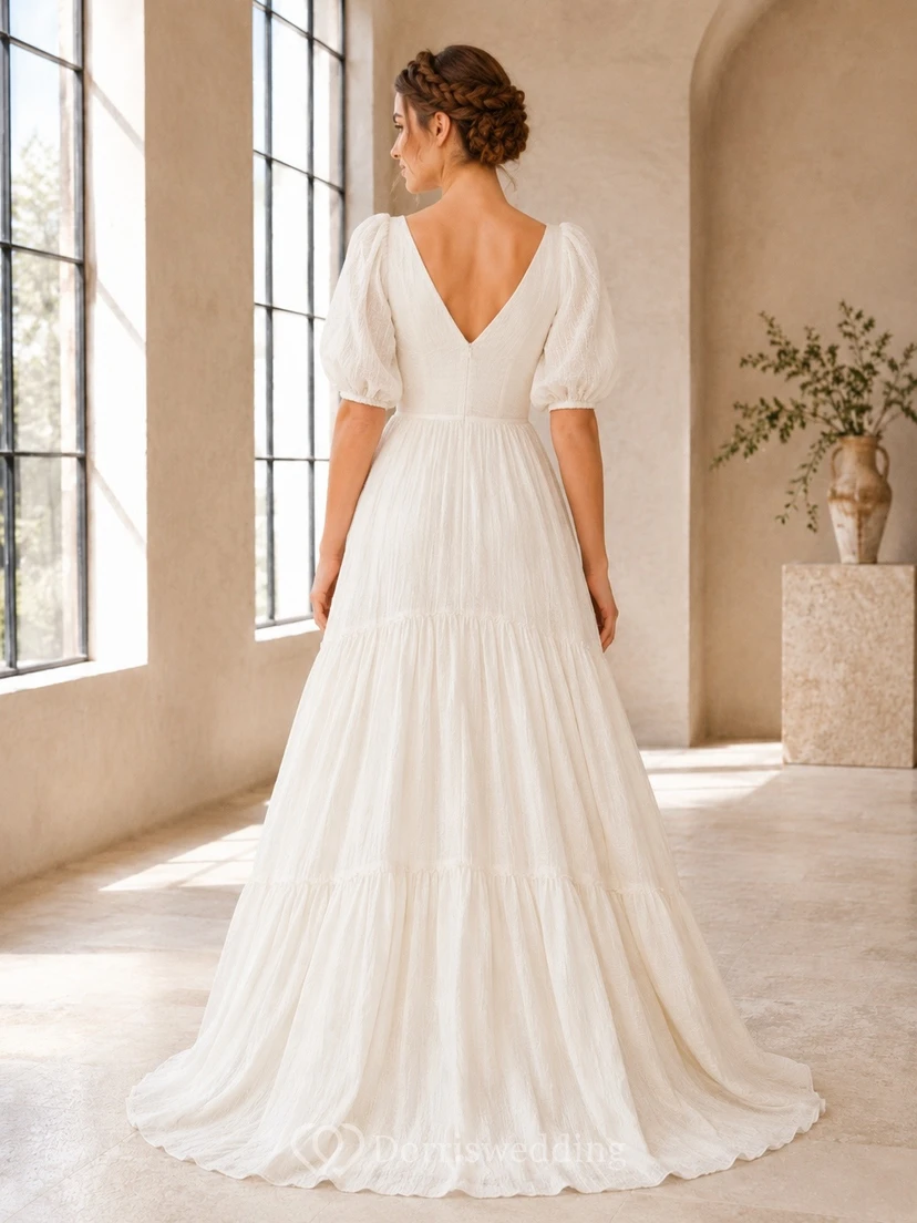 Vestido de novia formal estilo bohemio, largo hasta la rodilla, escote en V, corte en A, con volantes, para ceremonia formal. view 2