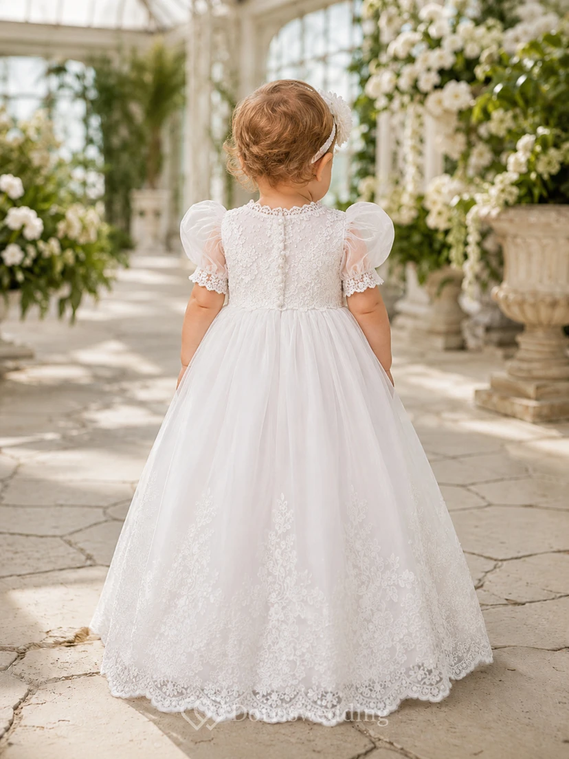 Taufkleid mit Puffärmeln, A-Linie, Spitze, Tüll, Stehkragen, Muschelsaum view 2